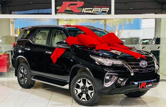 TOYOTA HILUX SW4 2.8 SRX 4X4 7 LUGARES 16V TURBO INTERCOOLER DIESEL 4P AUTOMÁTICO